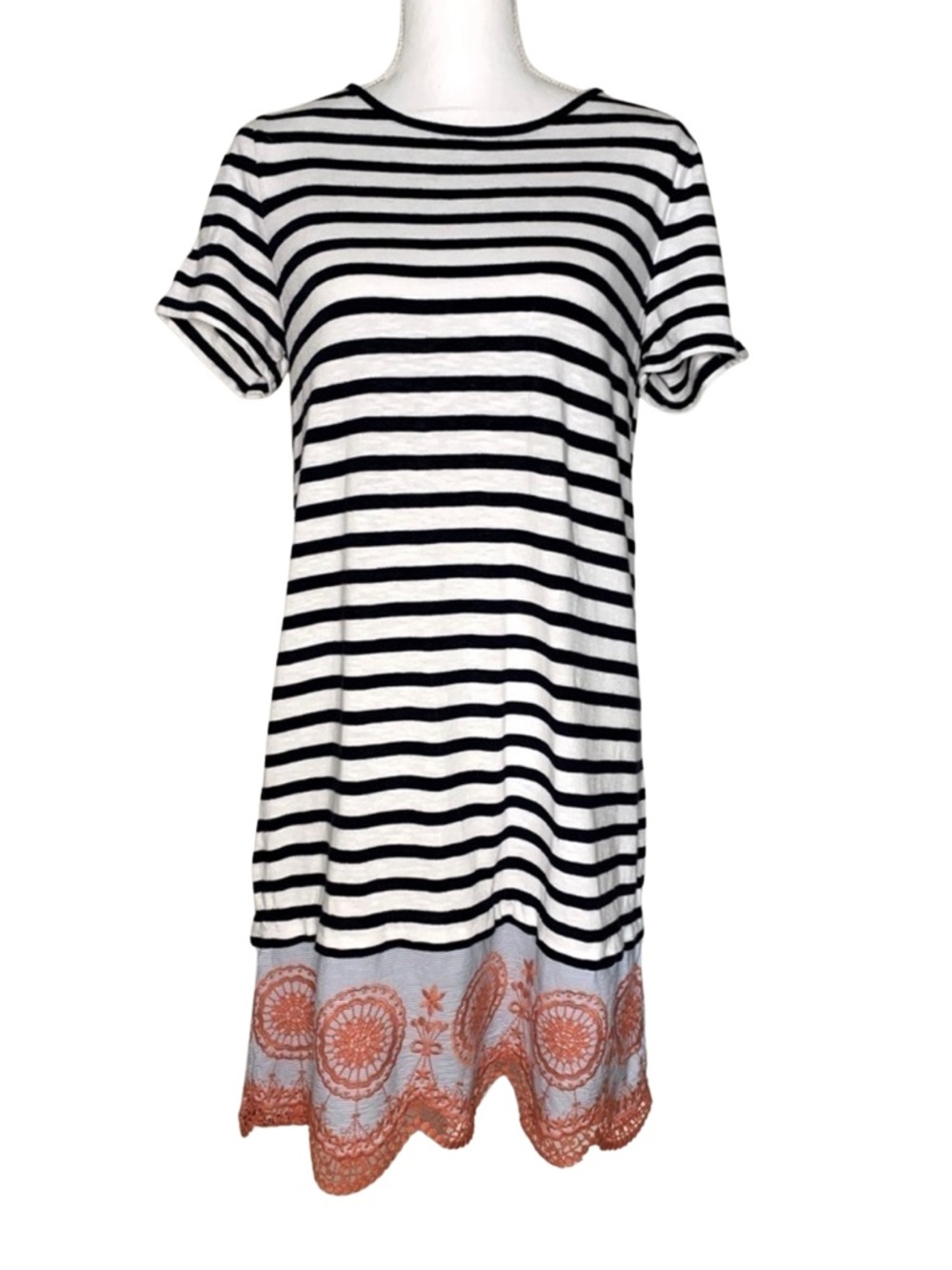 Crown & Ivy Dress Women’s Stripe Boho Embroidered Lace up Size Medium